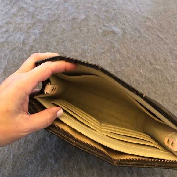 Louis Vuitton vintage clutch❤️ - Picture 4 of 11